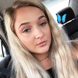 Meet your Posher, Chloe